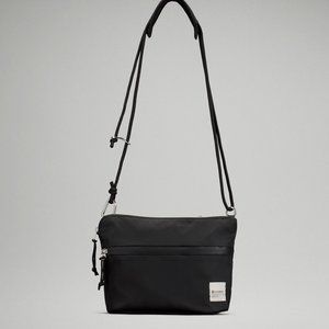 Lululemon Patch Logo Crossbody Bag 2.5l (Authentic)